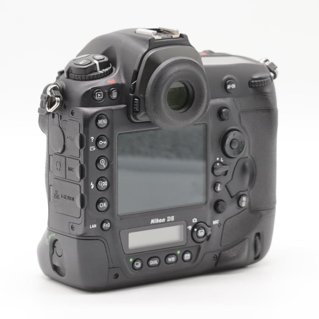 【元箱付き・ショット数8,863】Nikon D5 (CF-Type)