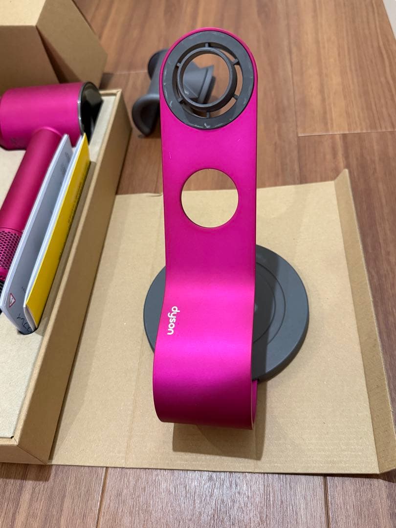 Dyson ヘアドライヤー 限定色＆限定付属品(母の日) ＋浮き毛ツール
