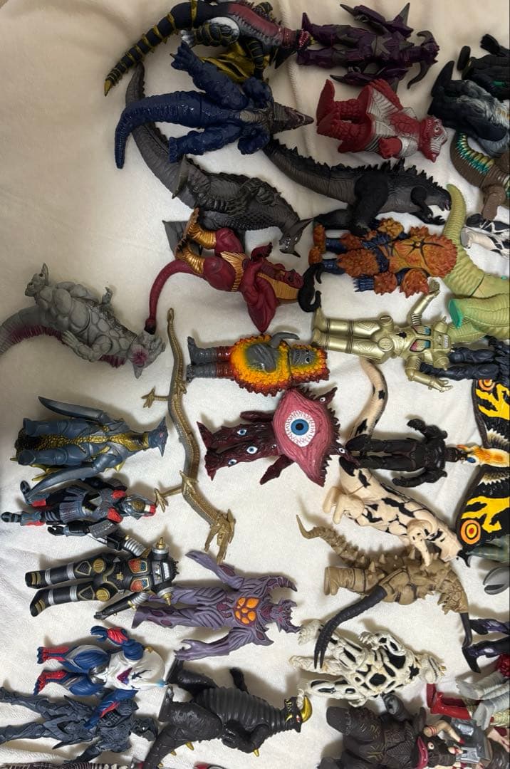 まとめ売り　特撮ソフビ　レア物あり　ウルトラマン、ゴジラ、仮面ライダー　141体