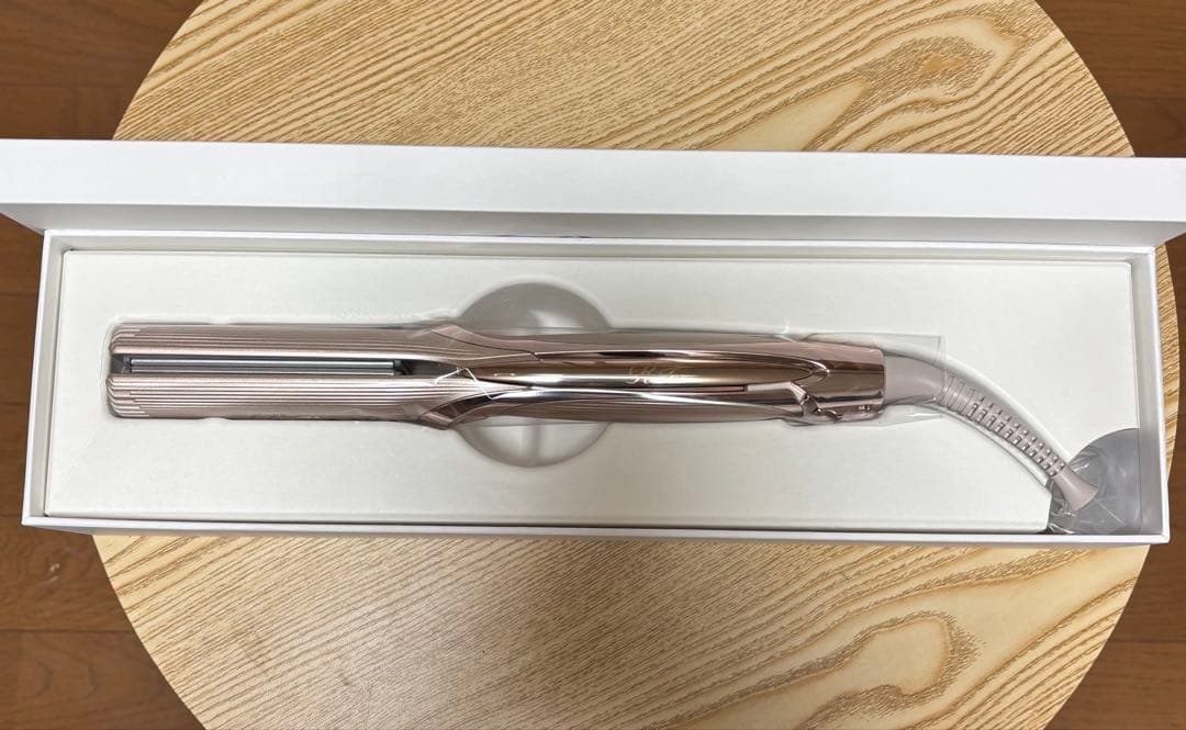 リファ　ストレートアイロンプロ＋ シャンパングレージュ土日値下げ中