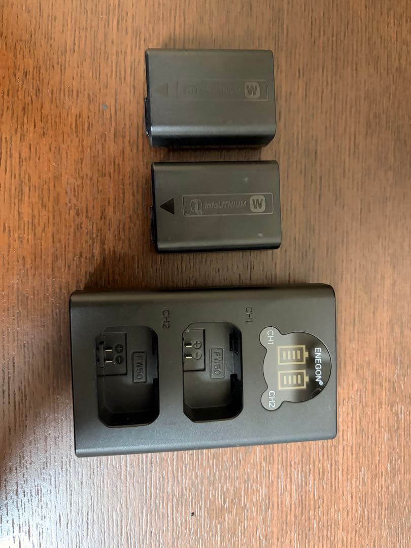 SONY α6100 ミラーレスカメラ 本体のみ (予備バッテリー付き)