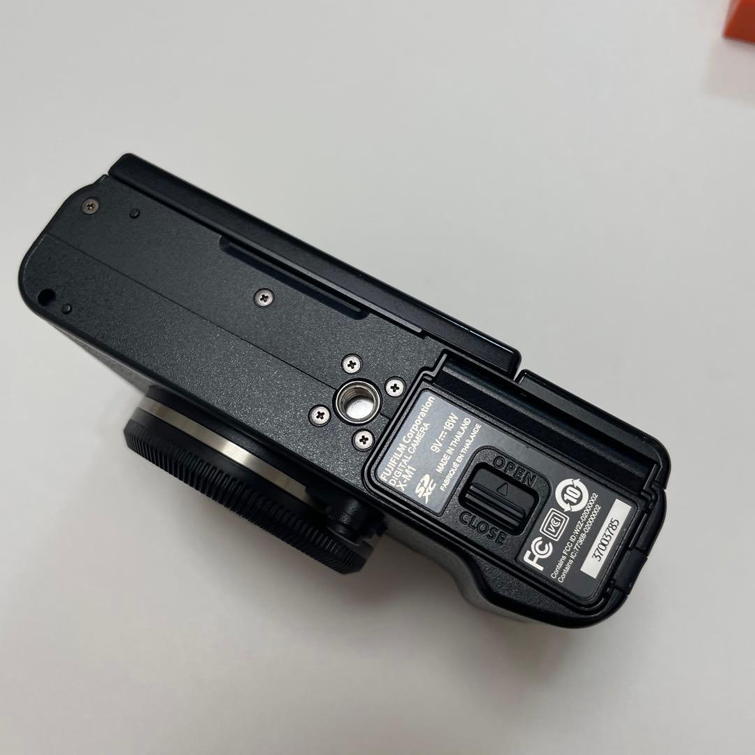 【 美品 】FUJIFILM X-M1 ブラック フジフィルム