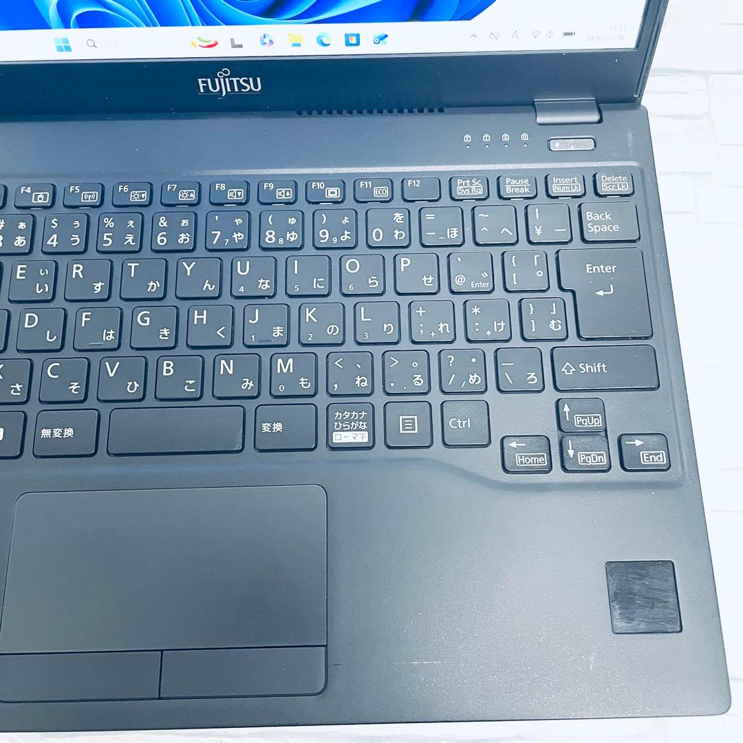 ほぼ美品お買得　富士通 薄型ノートPC 第10世代core i5 オフィス