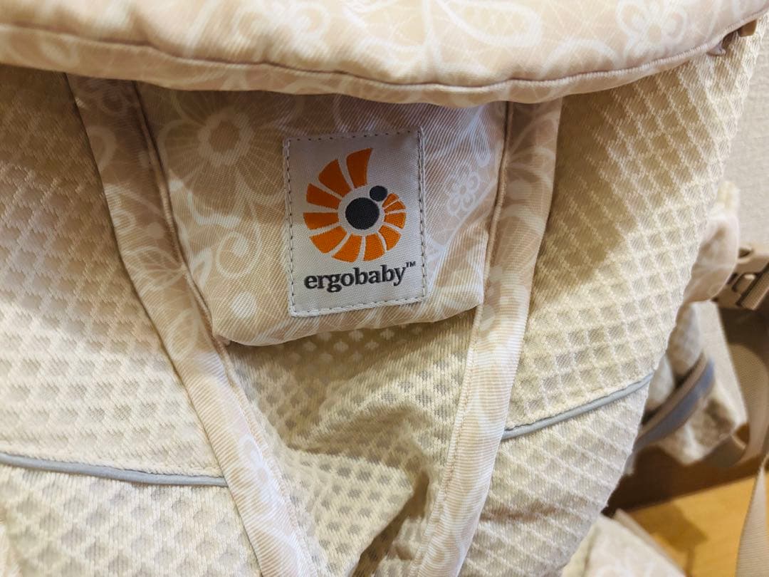 【極美品】エルゴベビー　オムニ ブリーズ　フラワーベージュ