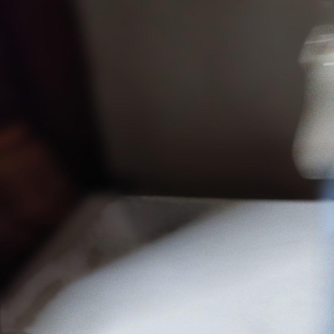 少女の陶器フィギュア 青いドレス