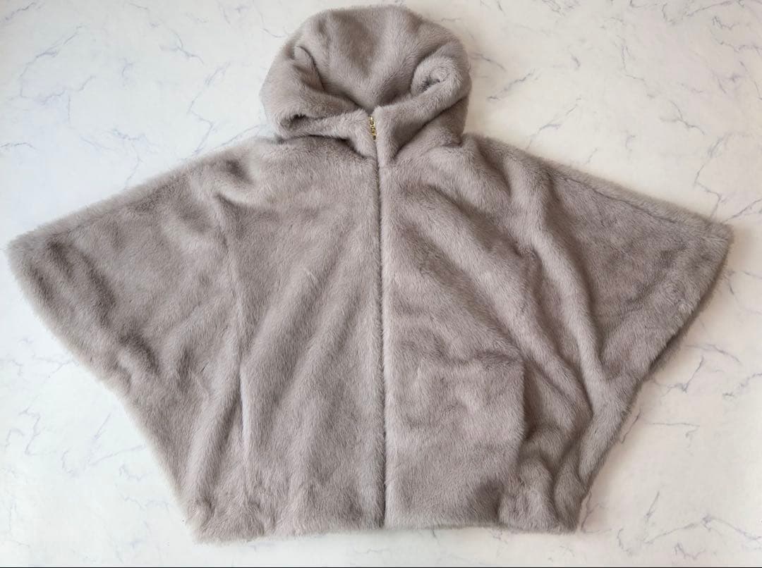 極美品　Vin エコファー フード付きケープコート グレージュ