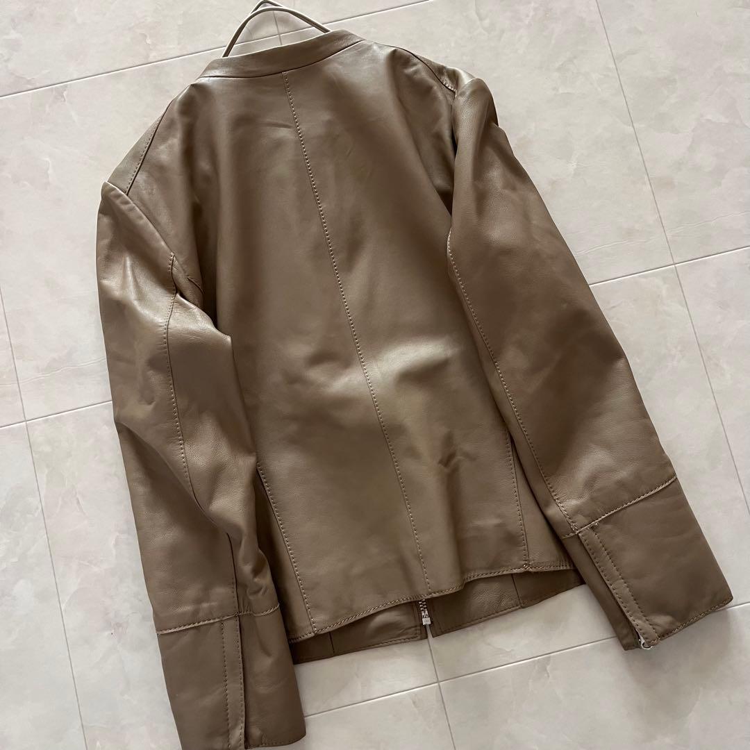 美品✨23区 シングルライダースジャケット　本革　羊革　グレージュ　34