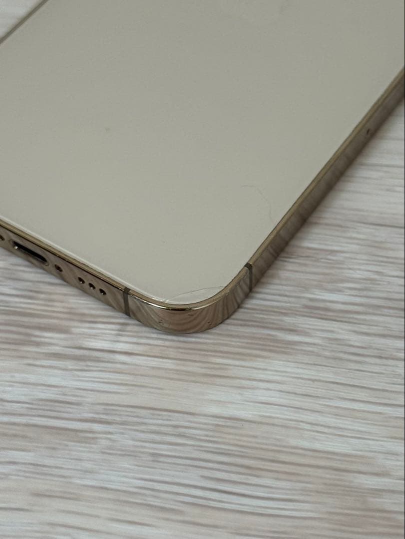 iPhone 13 ゴールド　1TB