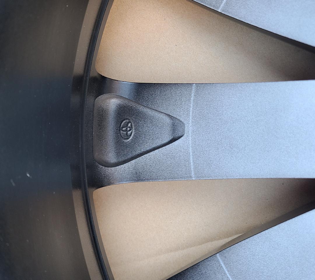 TOYOTA　クラウンスポーツ　純正アルミホイール（へっぷりボーイ）