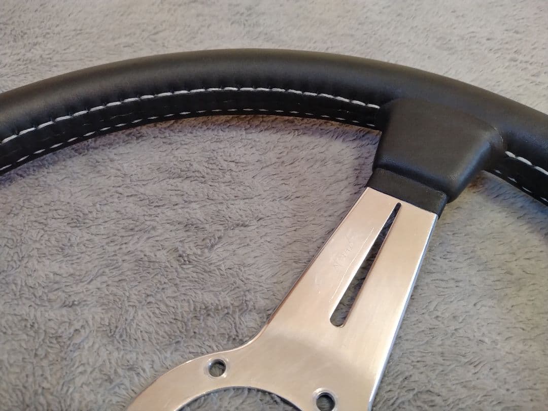 まある　プロフ欄　ナルディ　クラシック　革張り替え依頼品