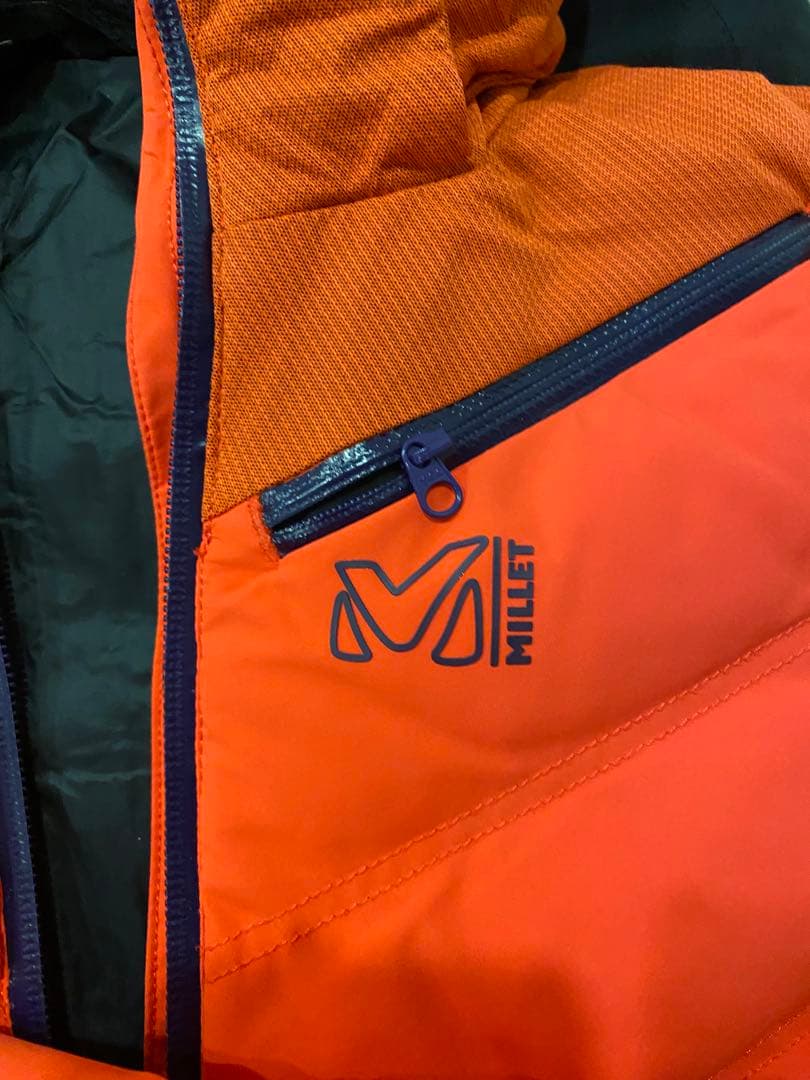 これはフランス発祥のアルパインブランド「Millet）のスノーウェアです。