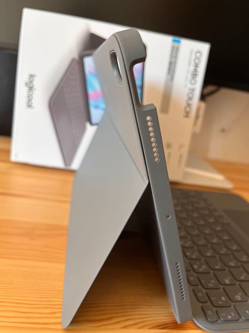 logicool combo touch iPad air M2 第5世代