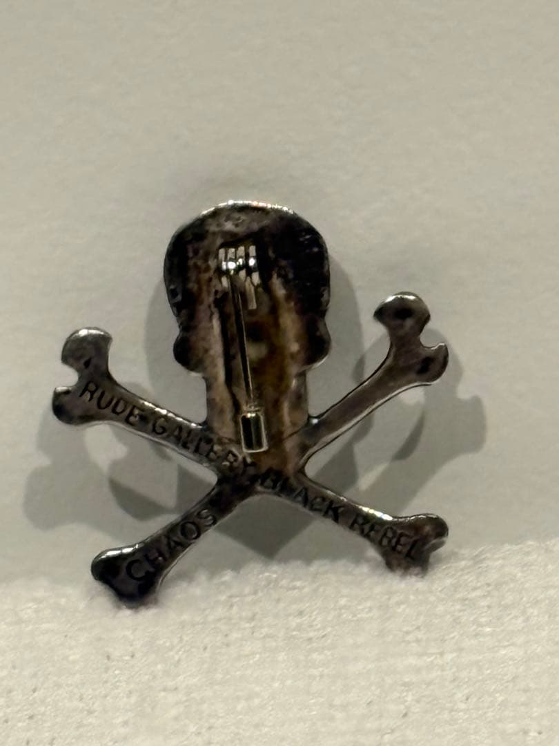 美品！！RUDE GALLERY CHAOS スカルブローチ　ピンバッジ
