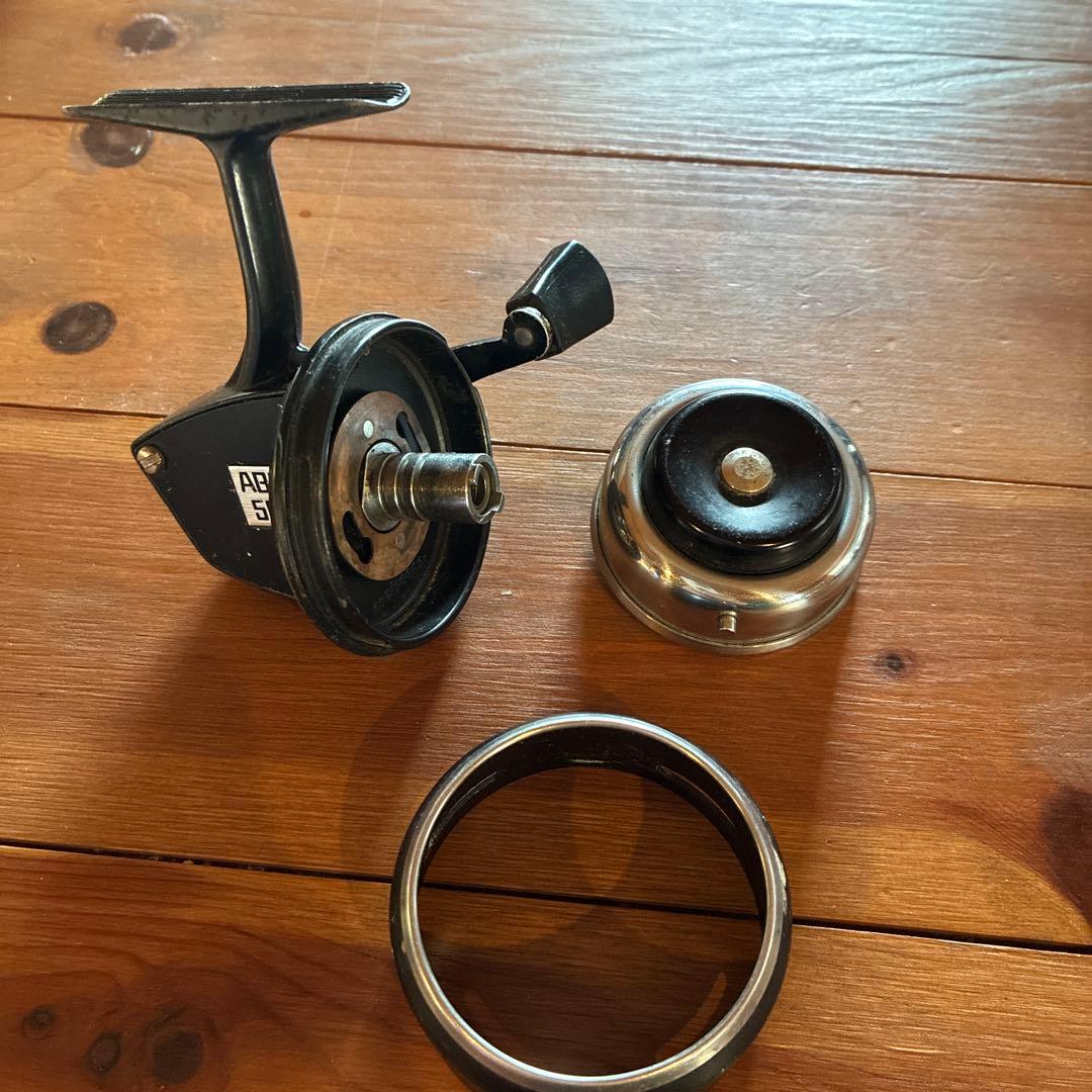 ABU501 　クローズドフェイスリール　欠品あり 機械良好