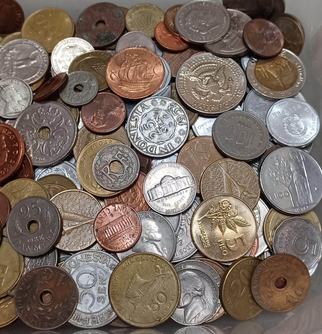 重さ3.5キロ以上の海外(外国)硬貨とおまけ付き(銀貨のおまけ)