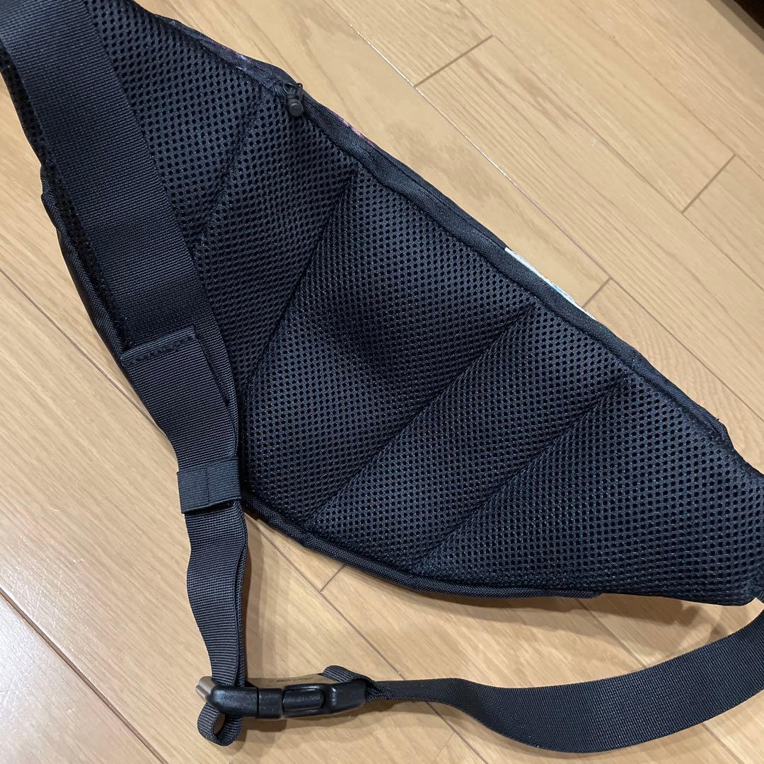 新品タグ付き・THENORTHFACE・ボディバッグ・花柄
