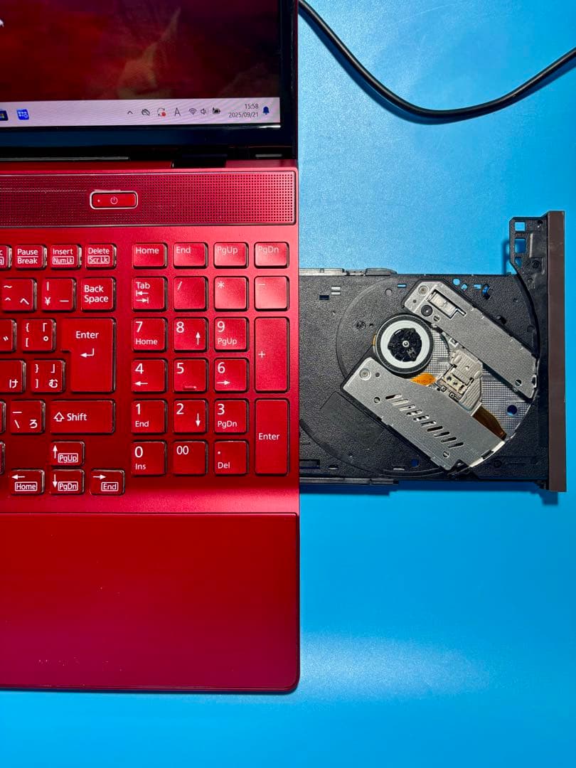 富士通 LIFEBOOK AH53/B3 i7 8550U SSD 2TB