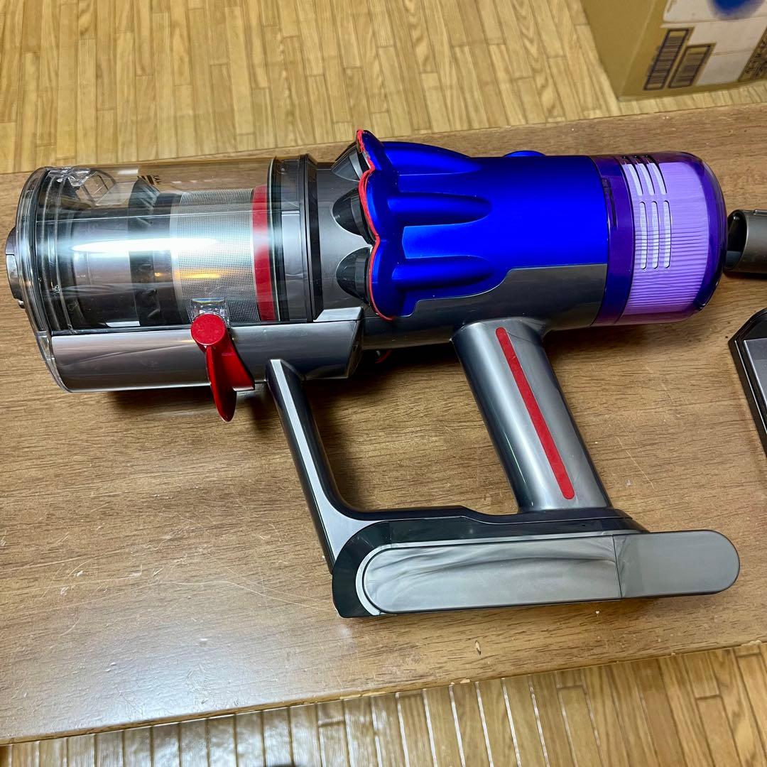 【美品】dyson 掃除機 SV20 V12 本体+充電スタンド