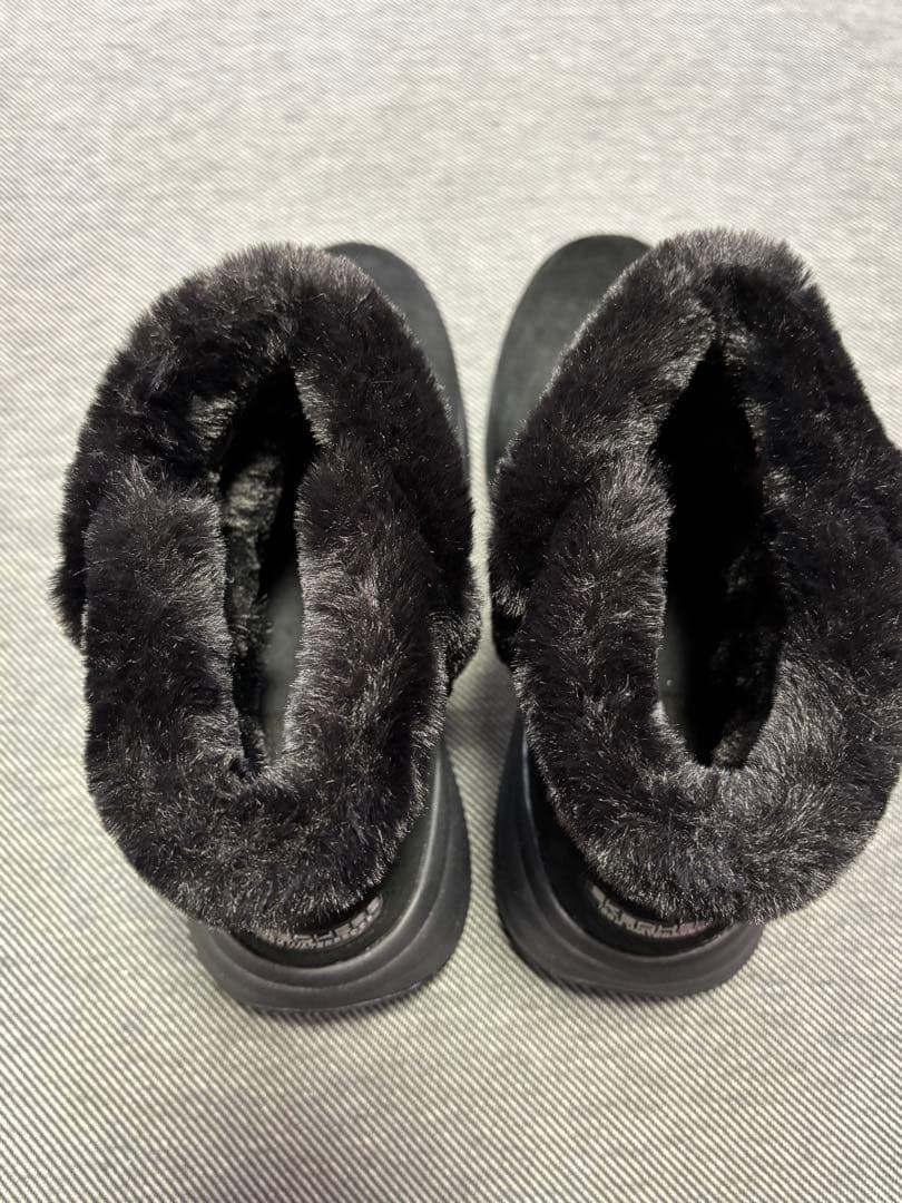 新品未使用！スケッチャーズ　レディース ショートムートンブーツ　24㌢