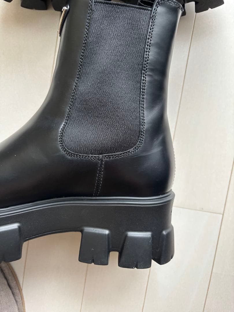 プラダPRADA ブーツ モノリスチェルシーブーツ1T256N ブラック