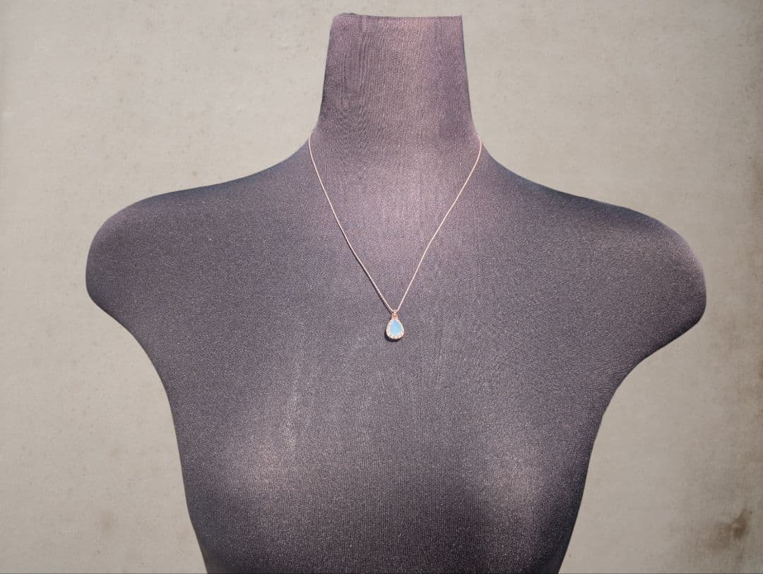 オパールのネックレス