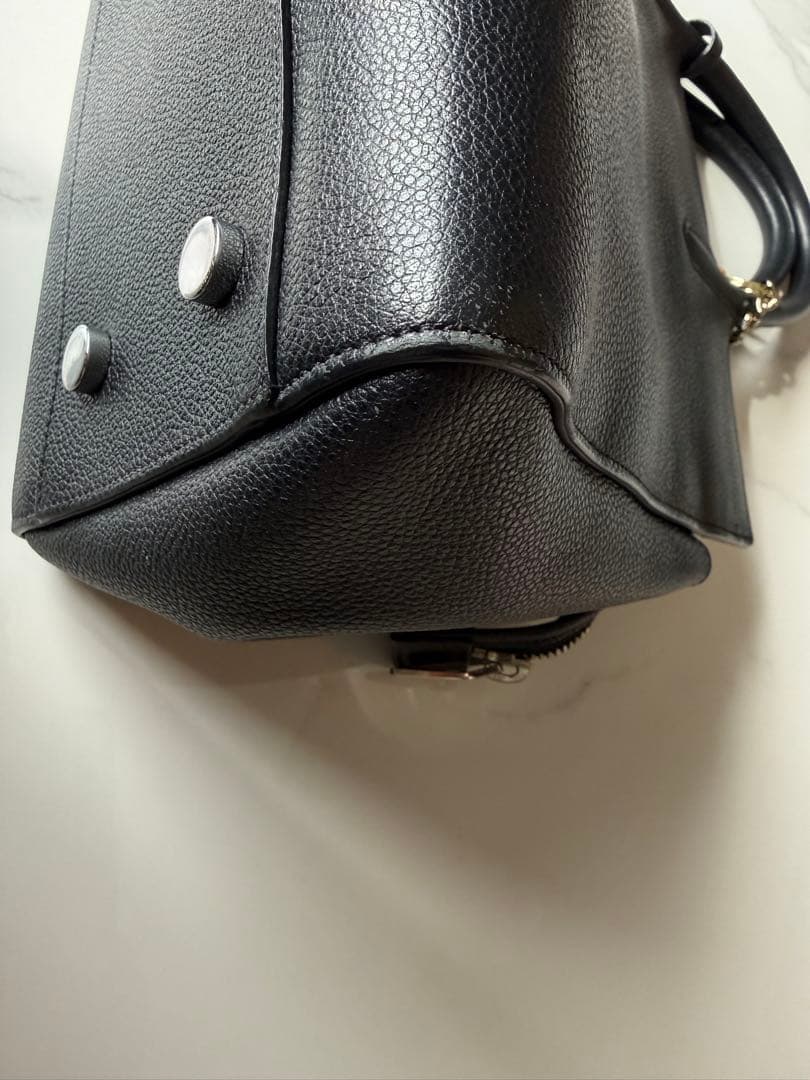 SAINT LAURENT ブラックハンドバッグ