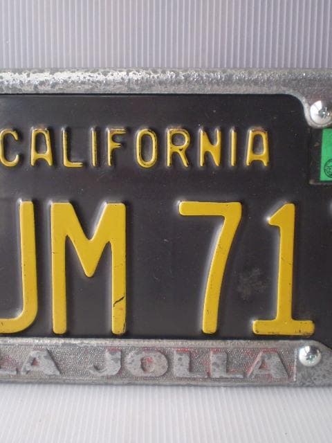 XJM 717' California'カルフォルニアライセンスプレート。