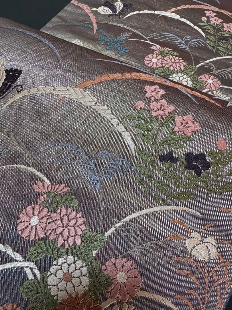 【極美品】西陣老舗機元「加藤善織物」能衣唐織刺繍「泥金箔」露芝模様 蝶々