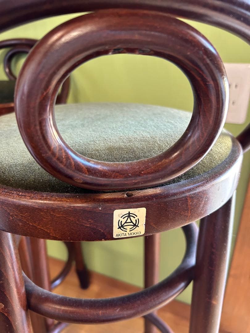 秋田木工 木製カウンターチェアモスグリーン２個セット。アンティーク