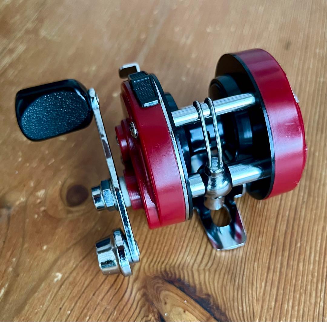 極美品！　オールド　ダイワ　ミリオネア　ST-1000 ベイトキャストリール