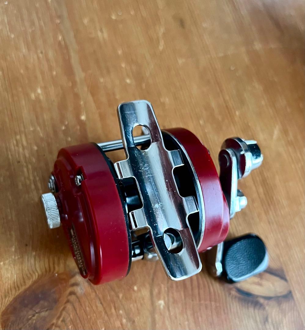 極美品！　オールド　ダイワ　ミリオネア　ST-1000 ベイトキャストリール