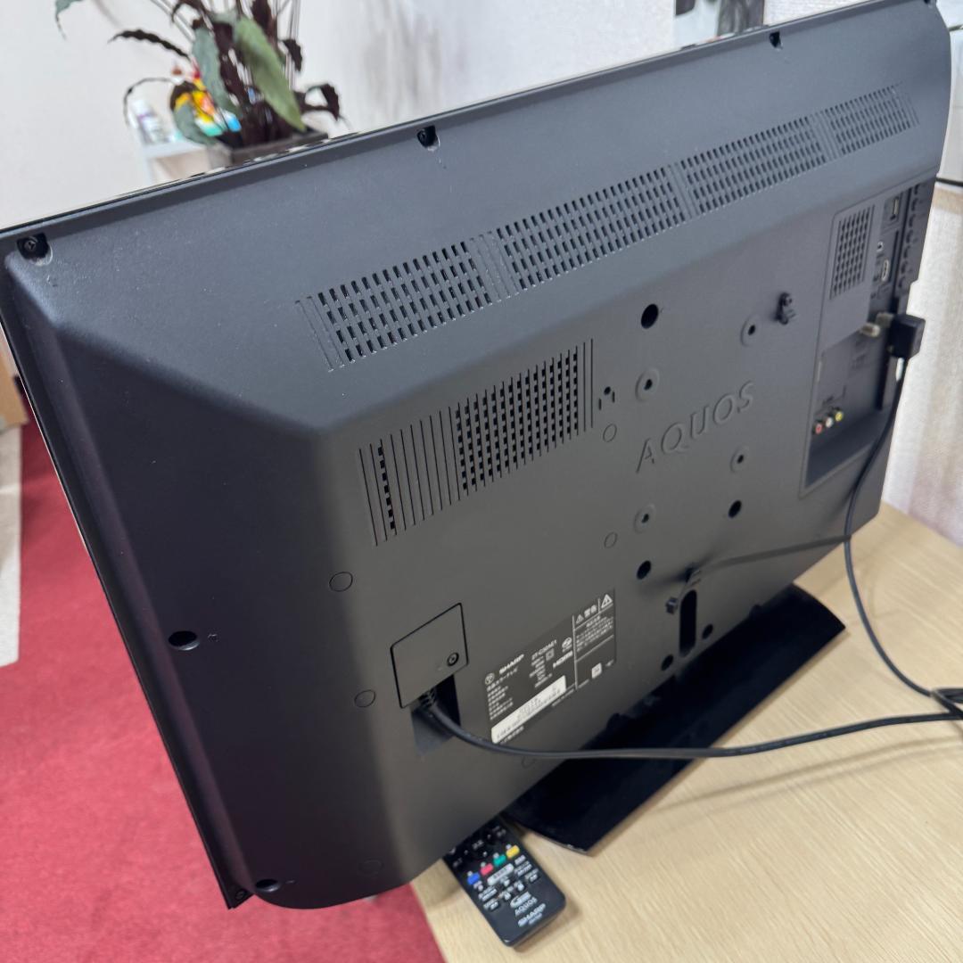 東京23区送料無料　美品シャープ液晶テレビ　2020年製32型　洗浄/除菌済み