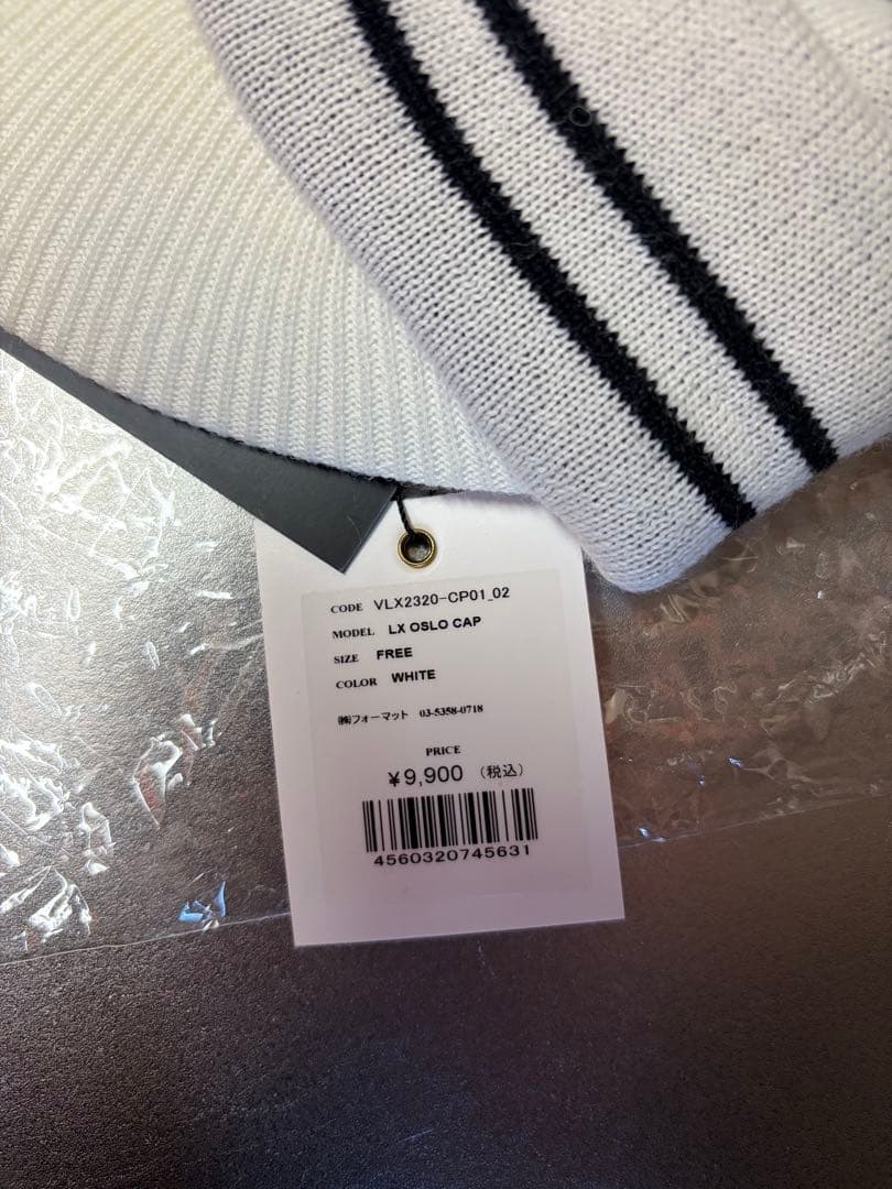 新品タグ付】V12 LUX ゴルフ オスロキャップ ホワイト フリーサイズ