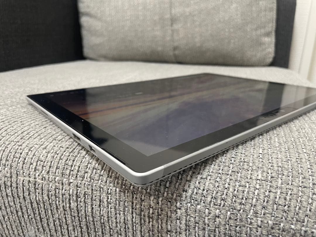 [美品]Microsoft Surface Pro 4（i5-第6世代）