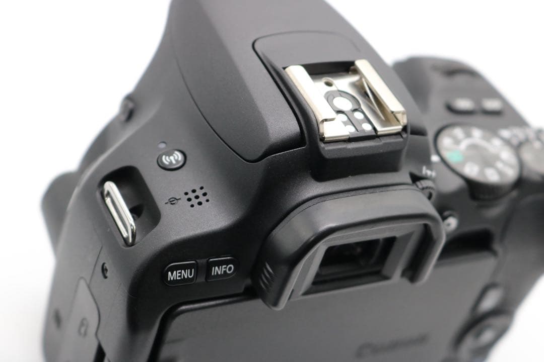 ボディ新品級　【Canon EOS Kiss X9 ダブルレンズセット】