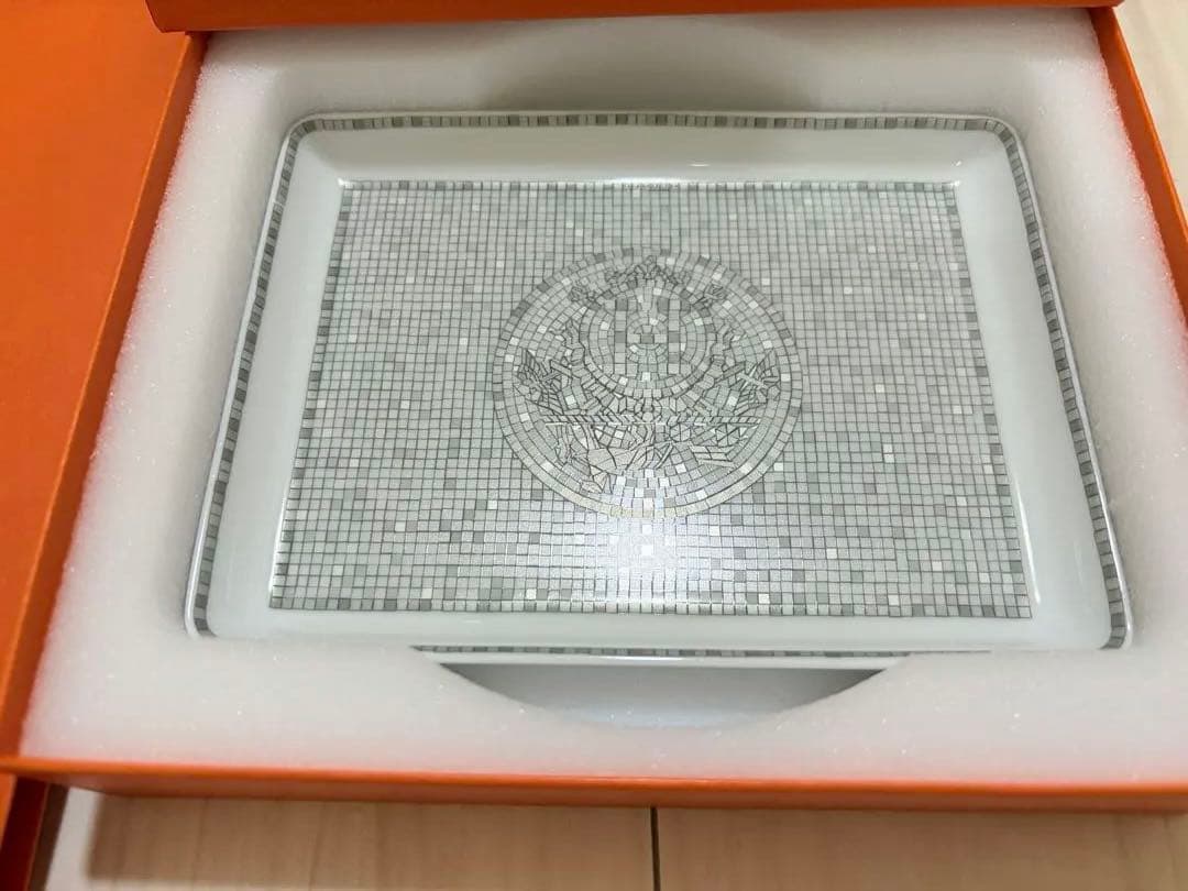 期間限定値下げ　新品未使用！HERMES モザイク　プレート