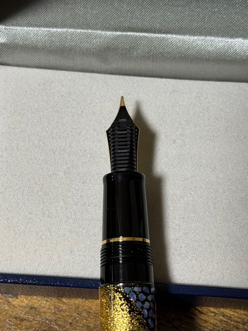 新品未使用　内閣総理大臣　特別慰労品 螺鈿蒔絵 桜流れ セーラー　万年筆　M