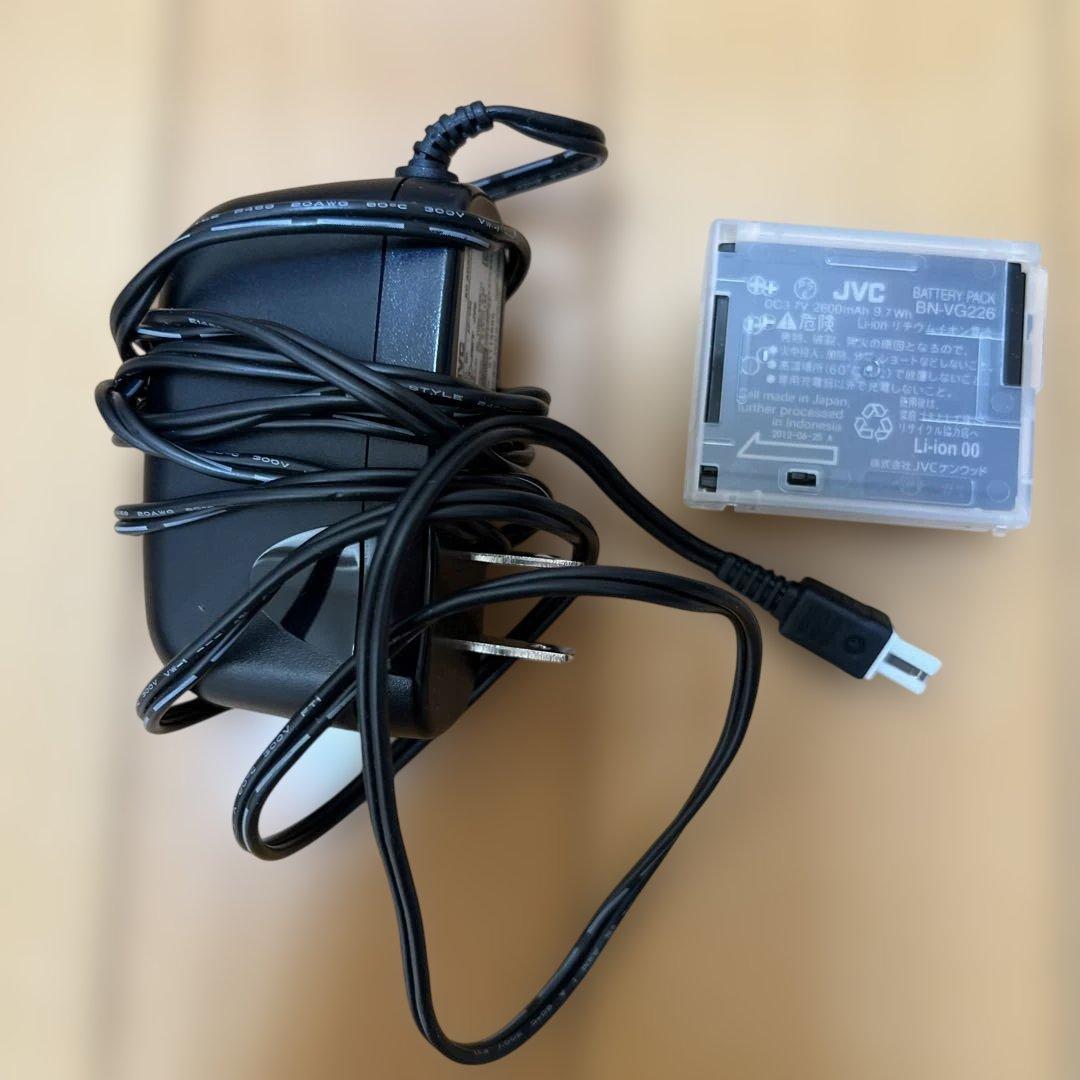 ビデオカメラ　JVC