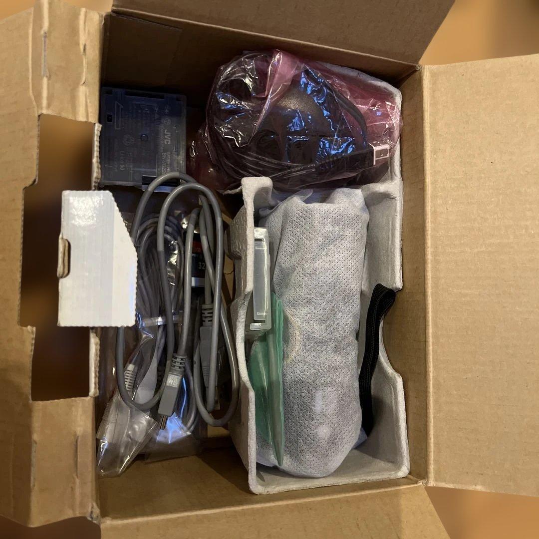 ビデオカメラ　JVC