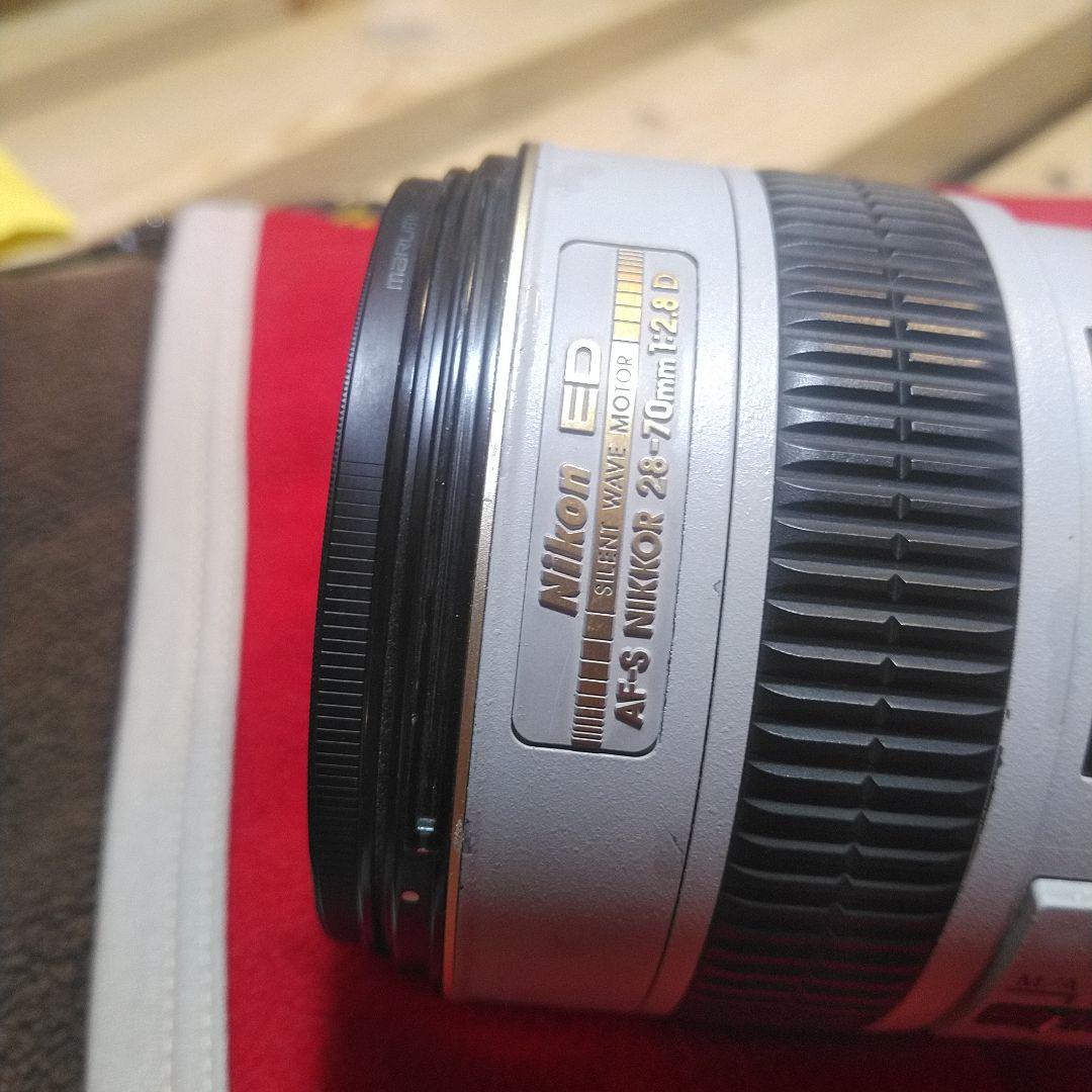 Nikon AF-S 28-70mm f/2.8G ED　ライトグレー