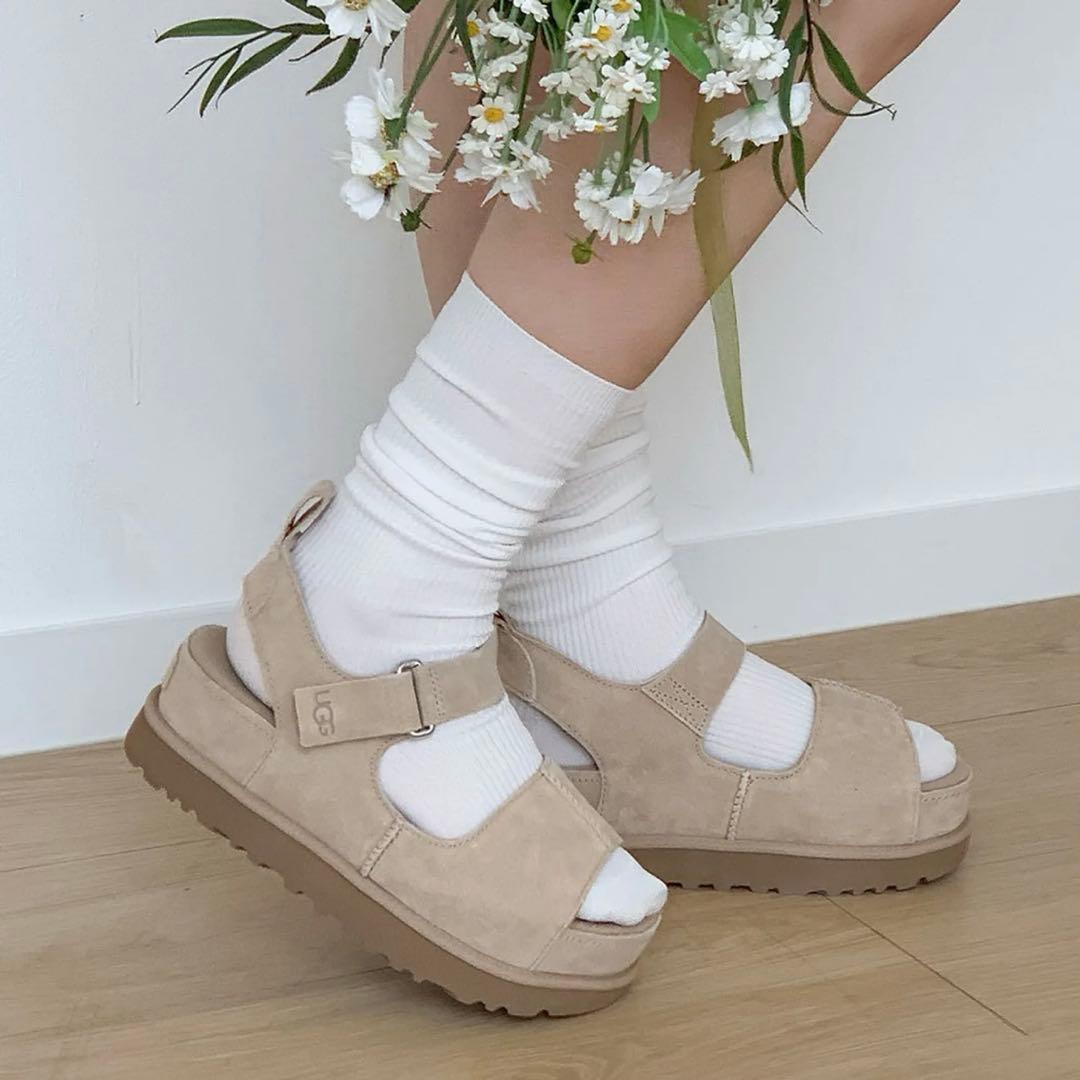【UGG】Golden Star Hi Sandals 女性用 最終値下げ