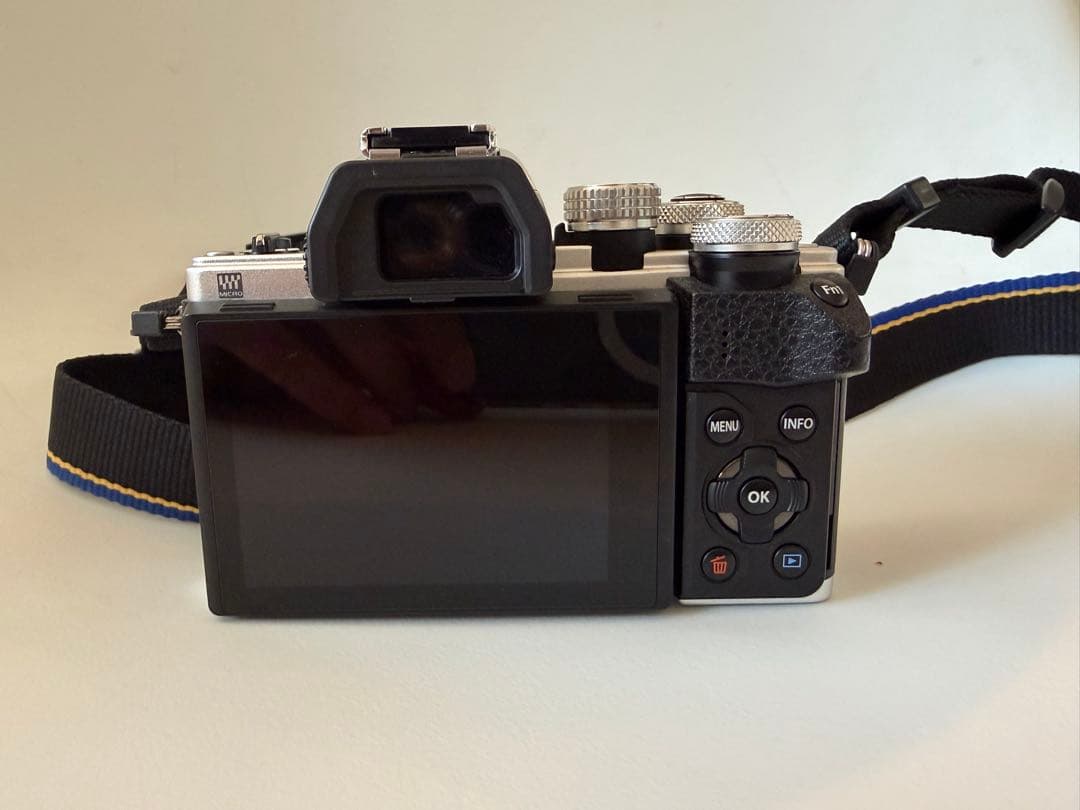 【美品・シャッター3637回】OM-D E-M10 Mark II ボディ