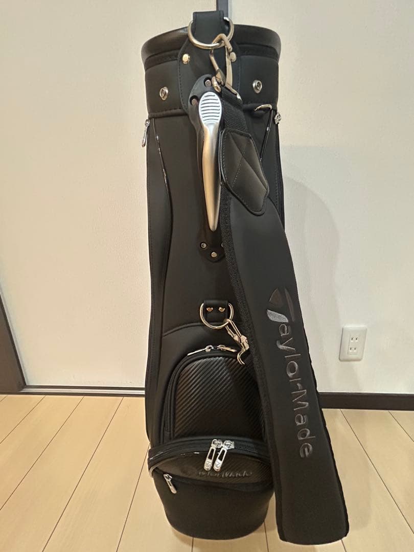 ※最終値下げ 2025テーラーメイド キャディバッグ ※ヘッドカバー付き