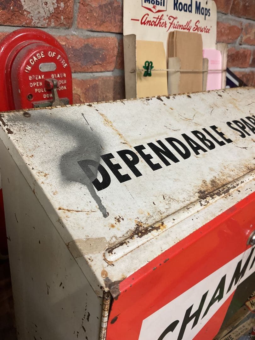 USAチャンピオン　プラグキャビネット　2