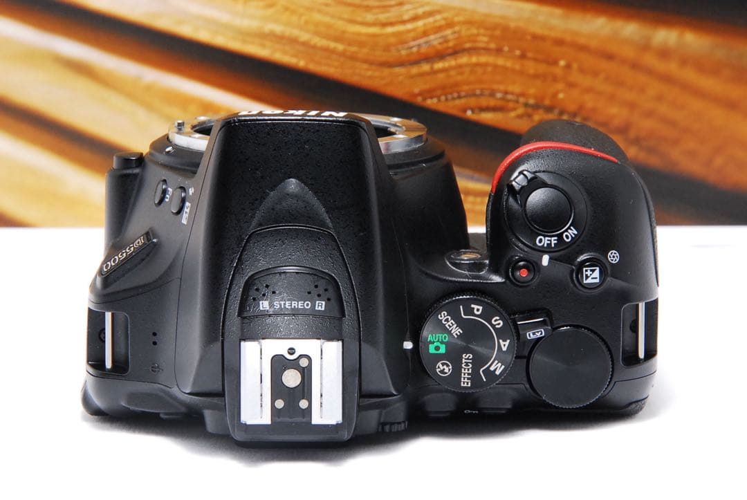 【人気機種】Nikon D5500 バリアングル液晶 タッチパネル Wi-Fi