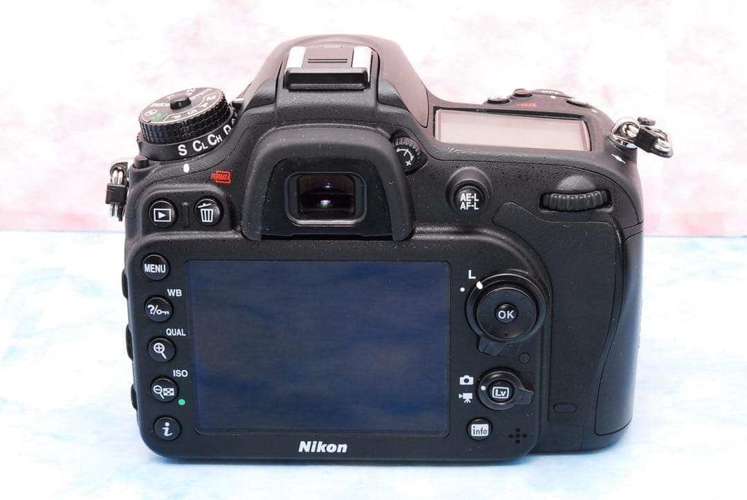 ニコン D7200☆一眼レフカメラ☆バッテリーグリップ付☆超望遠付Wレンズ