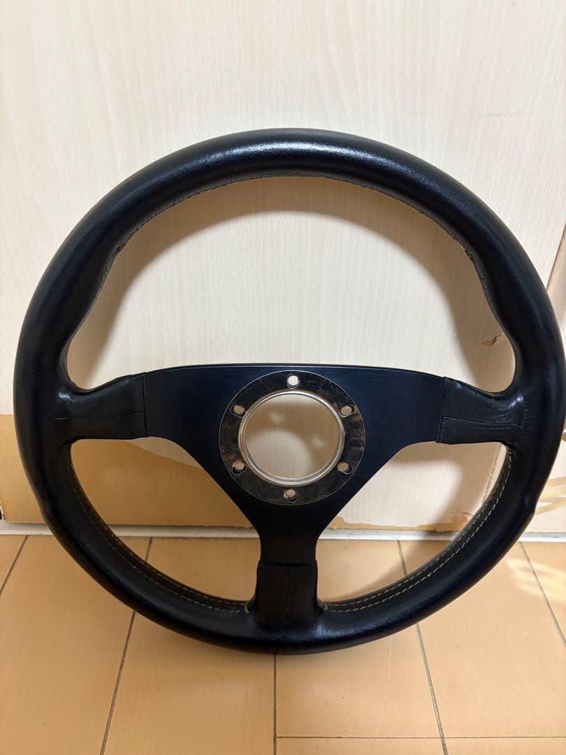 momo ステアリング　初期型ヴェローチェ