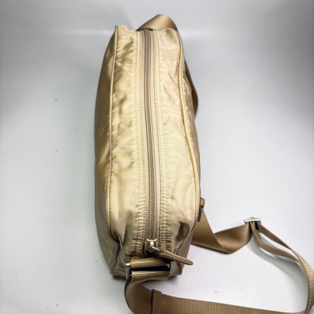 PRADA ショルダーバッグナイロンベージュギャランティカードロゴプレート