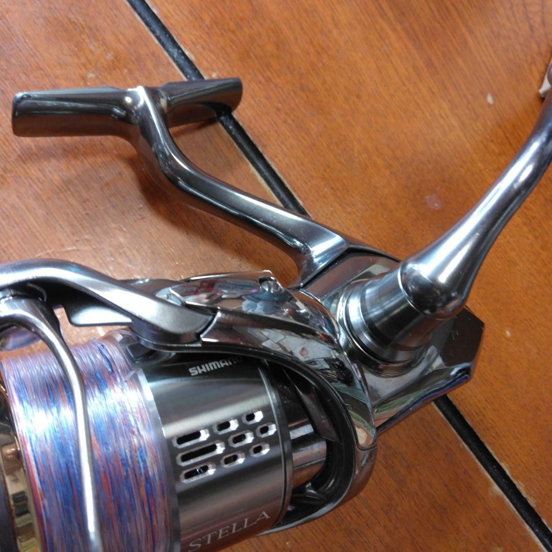 シマノ　18ステラ　美品　3000MHG バス　トラウト、シーバス　根魚
