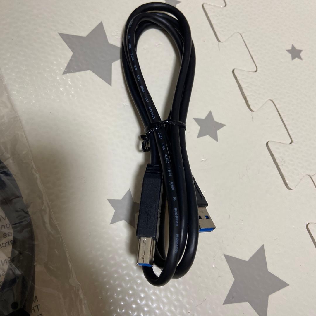 AORUS FV43U 3840 x 2160 UHDディスプレイ